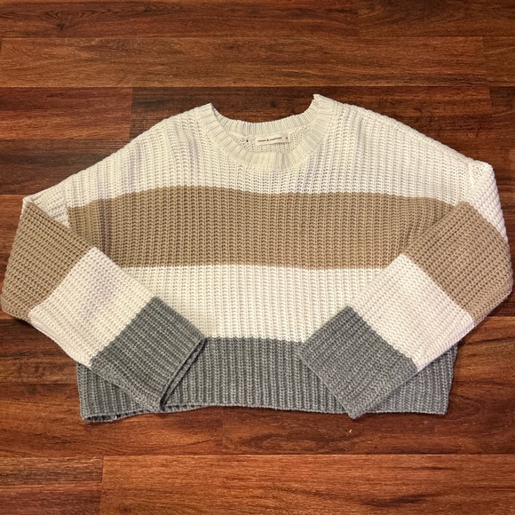 Moon & Madison cropped sweater - Picture 2 of 4